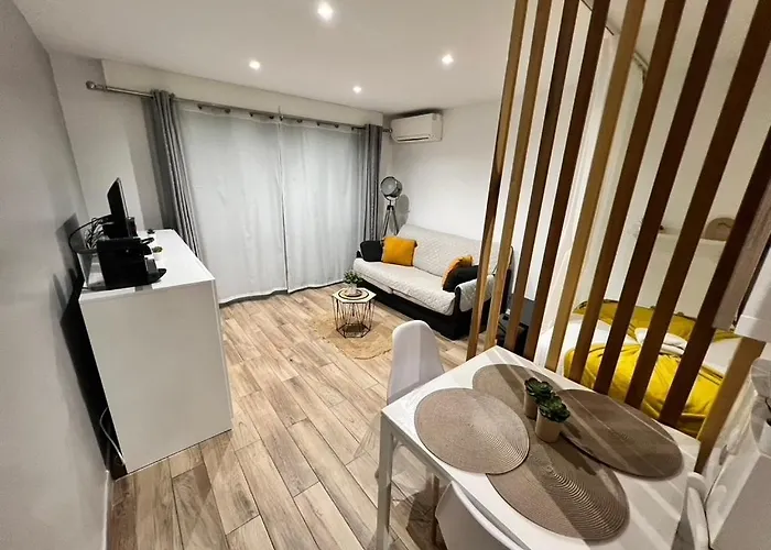Cosy Center - Rue D\'Antibes - 200M Plage- Clim - Wifi - Unique